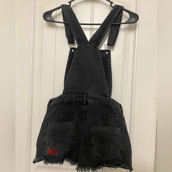 Overall Shorts with Rose Print - Picture 4 of 4